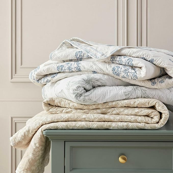 Martha Stewart - Twin Quilt Set, 100% Cotton Reversible Bedding Set, Incredibly Soft Feel for Year Round Comfort, 2 Piece Bed Set with Matching Pillowcase (Vine Flora Green)