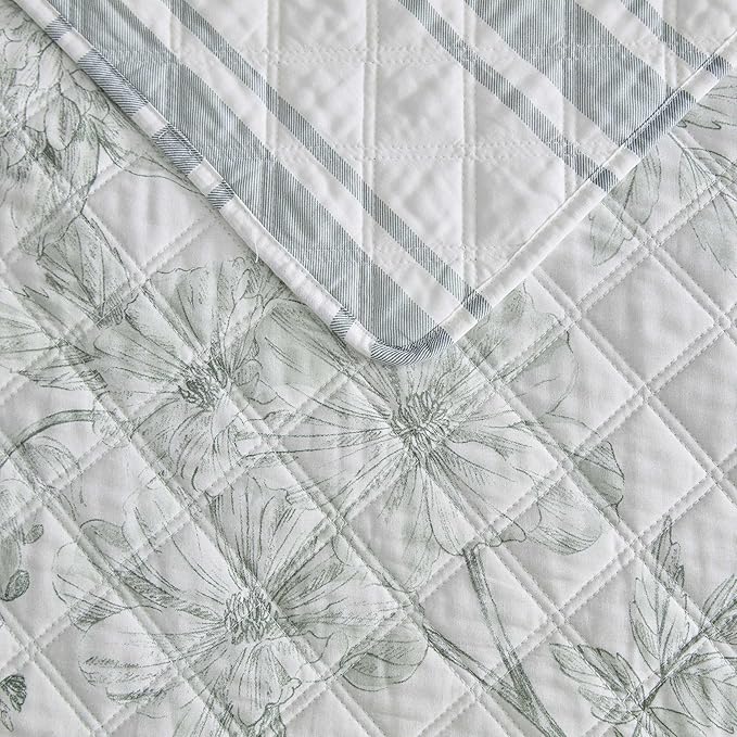 Martha Stewart - Twin Quilt Set, 100% Cotton Reversible Bedding Set, Incredibly Soft Feel for Year Round Comfort, 2 Piece Bed Set with Matching Pillowcase (Vine Flora Green)