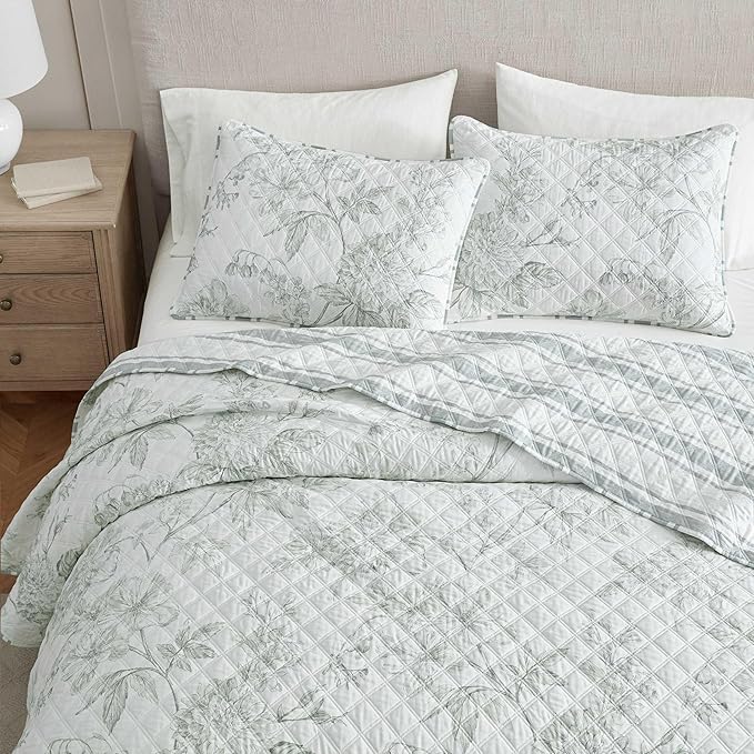 Martha Stewart - Twin Quilt Set, 100% Cotton Reversible Bedding Set, Incredibly Soft Feel for Year Round Comfort, 2 Piece Bed Set with Matching Pillowcase (Vine Flora Green)